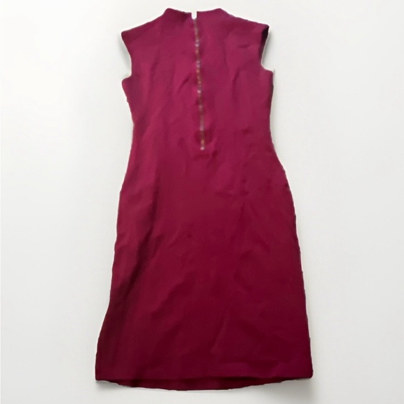 Elegant Burgundy Sleeveless Dress - Picture 3 of 3